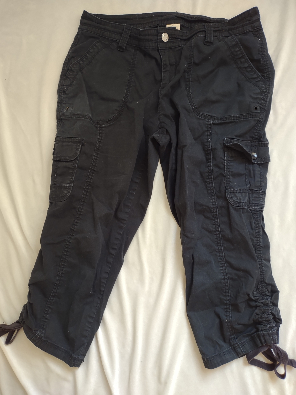 Faded Glory Black Cargo Capris with Drawstring Hem